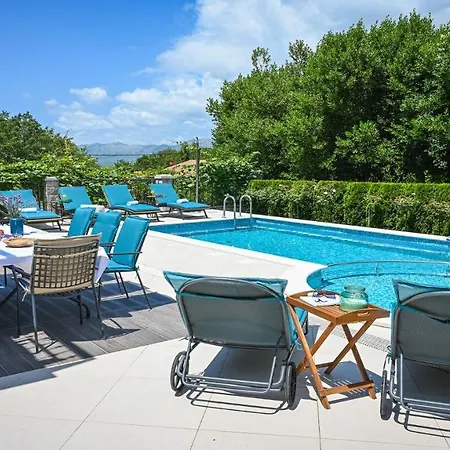 Charming Poolside In Villa