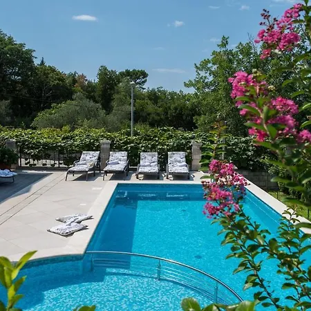 Villa Charming Poolside In Gruda